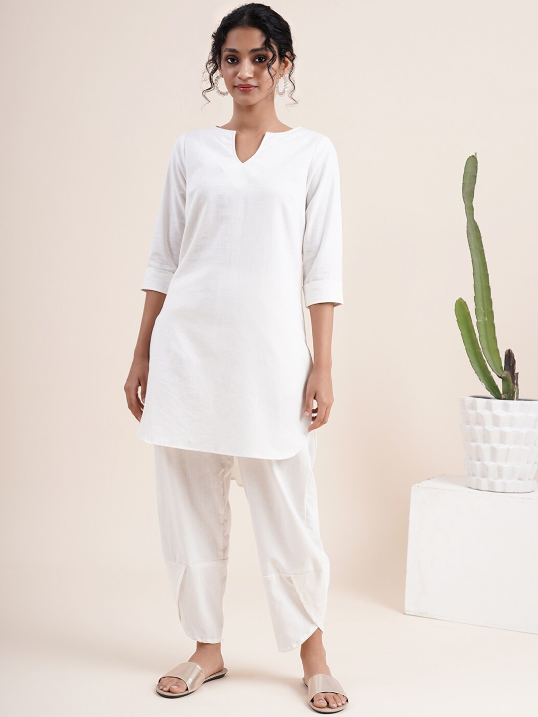 

Abhishti V- Notched Neck High Low Straight Kurta, White