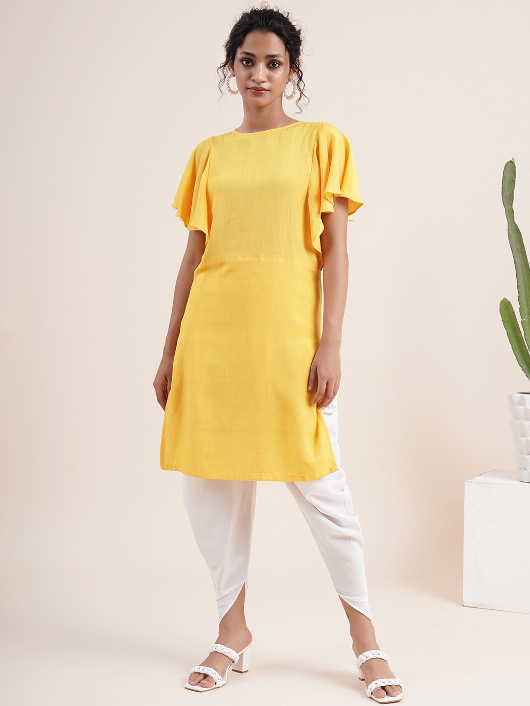 

Abhishti Women Yellow Butterfly Sleeves Kurta