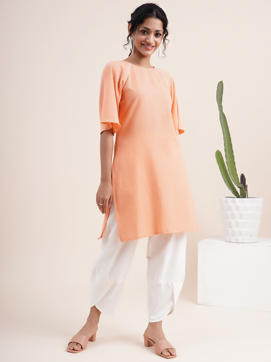 

Abhishti Women Peach-Coloured Flared Sleeves Kurta with Contrast Piping