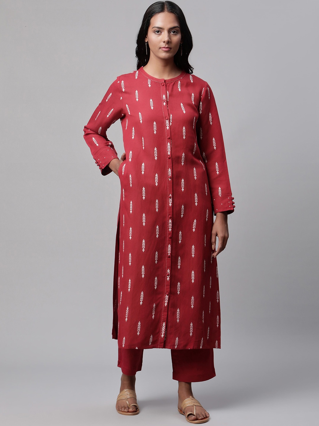 

Linen Club Woman Women Maroon Ethnic Motifs Flared Sleeves Thread Work Kurta