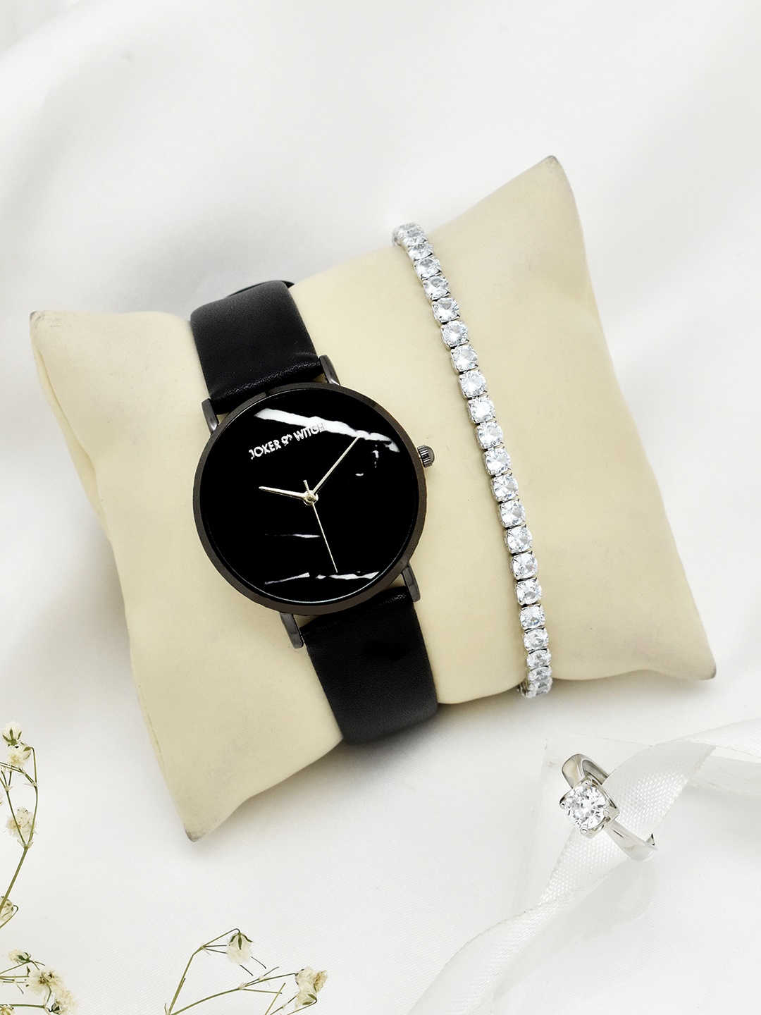 

JOKER & WITCH Women Silver-Toned & Black Watch Gift Set JWLT508