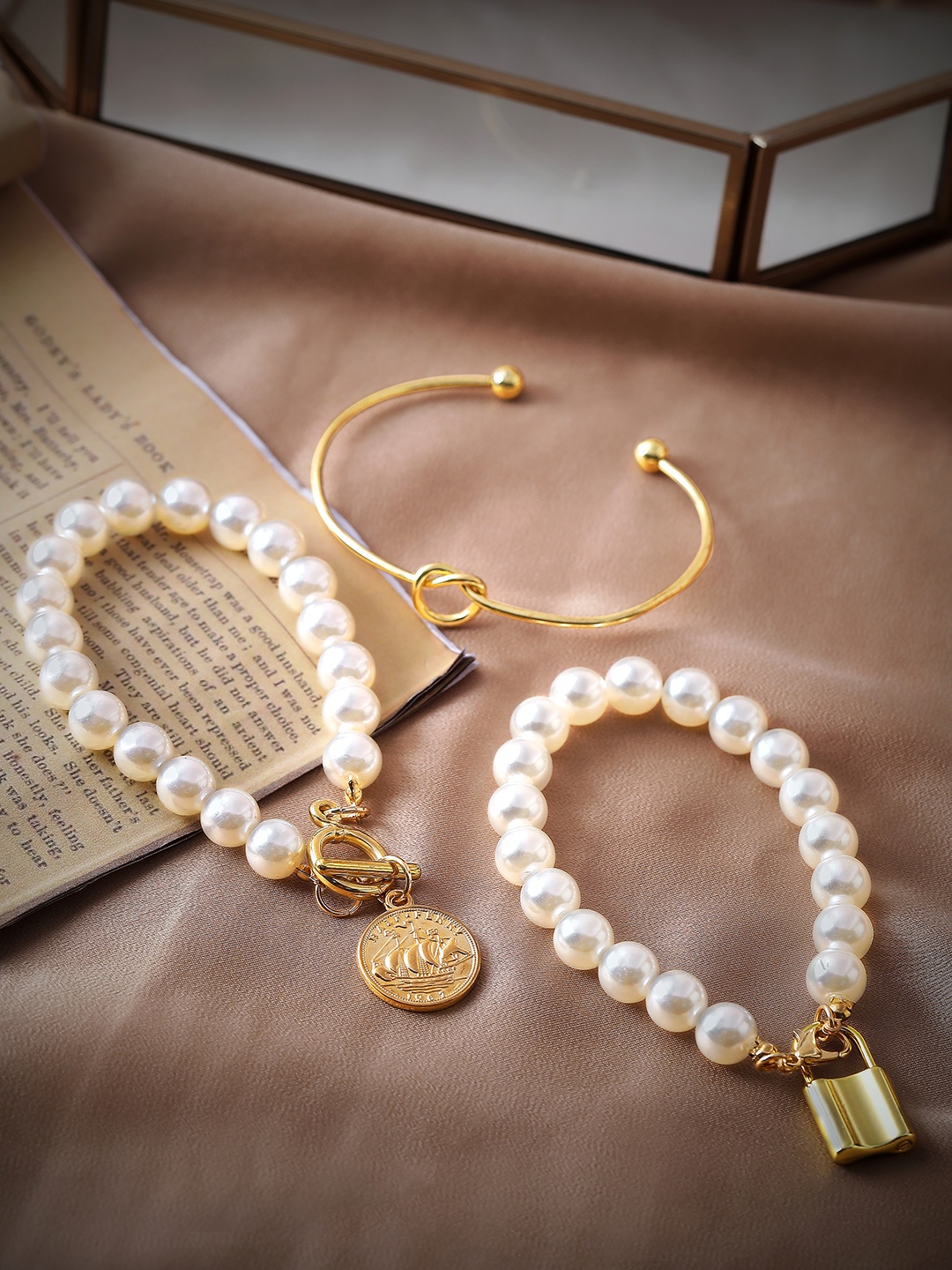 

TOKYO TALKIES X rubans FASHION ACCESSORIES Women Set of 3 Gold-Plated Bracelets