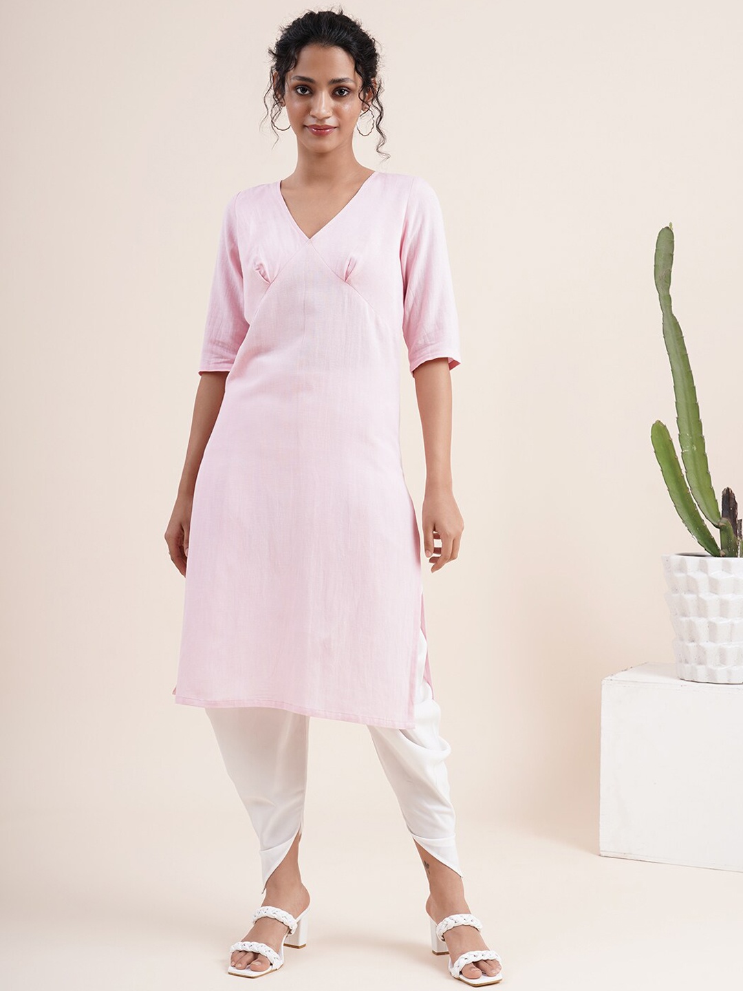 

Abhishti Women Pink Kurta with Trousers