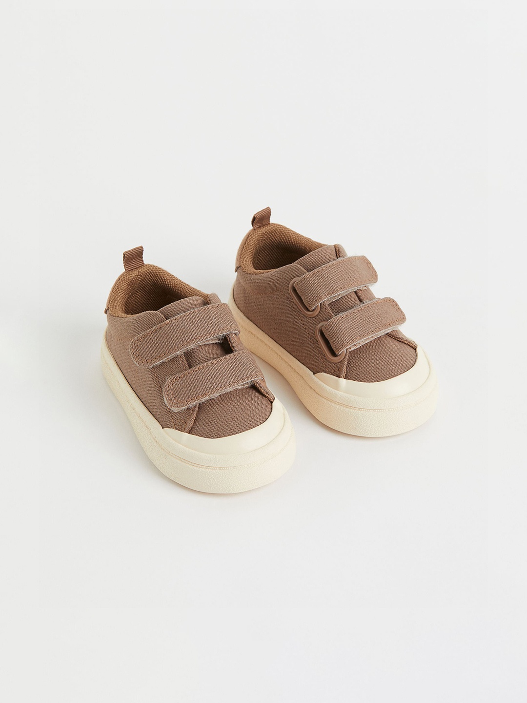 

H&M Girls Brown Canvas Trainers