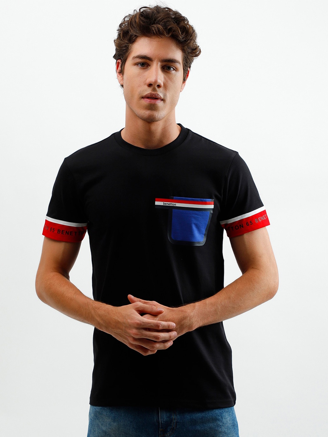 

United Colors of Benetton Men Black & Red Solid Crew Neck T-shirt