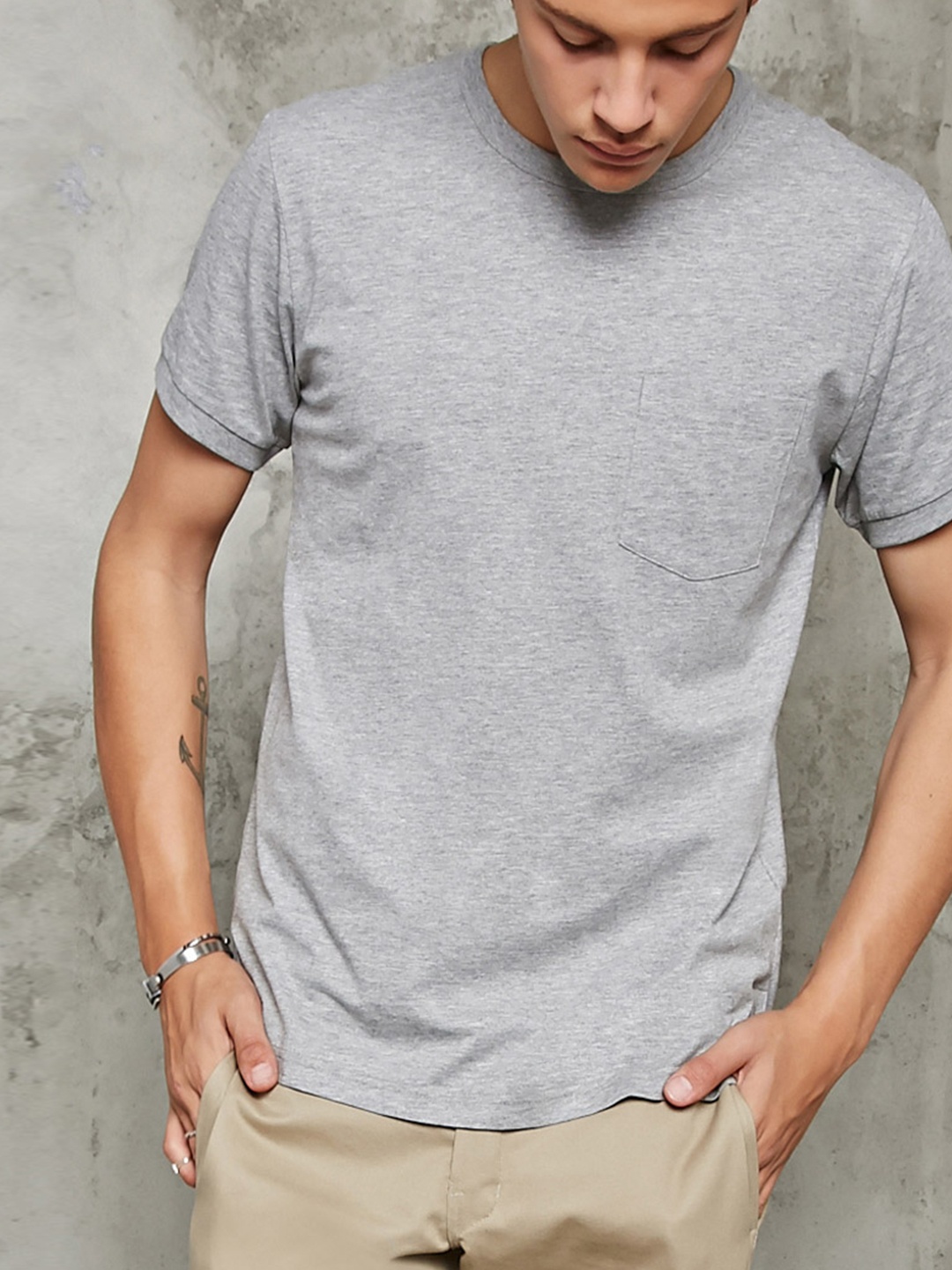 

FOREVER 21 Men Grey Melange Solid Round Neck T-shirt