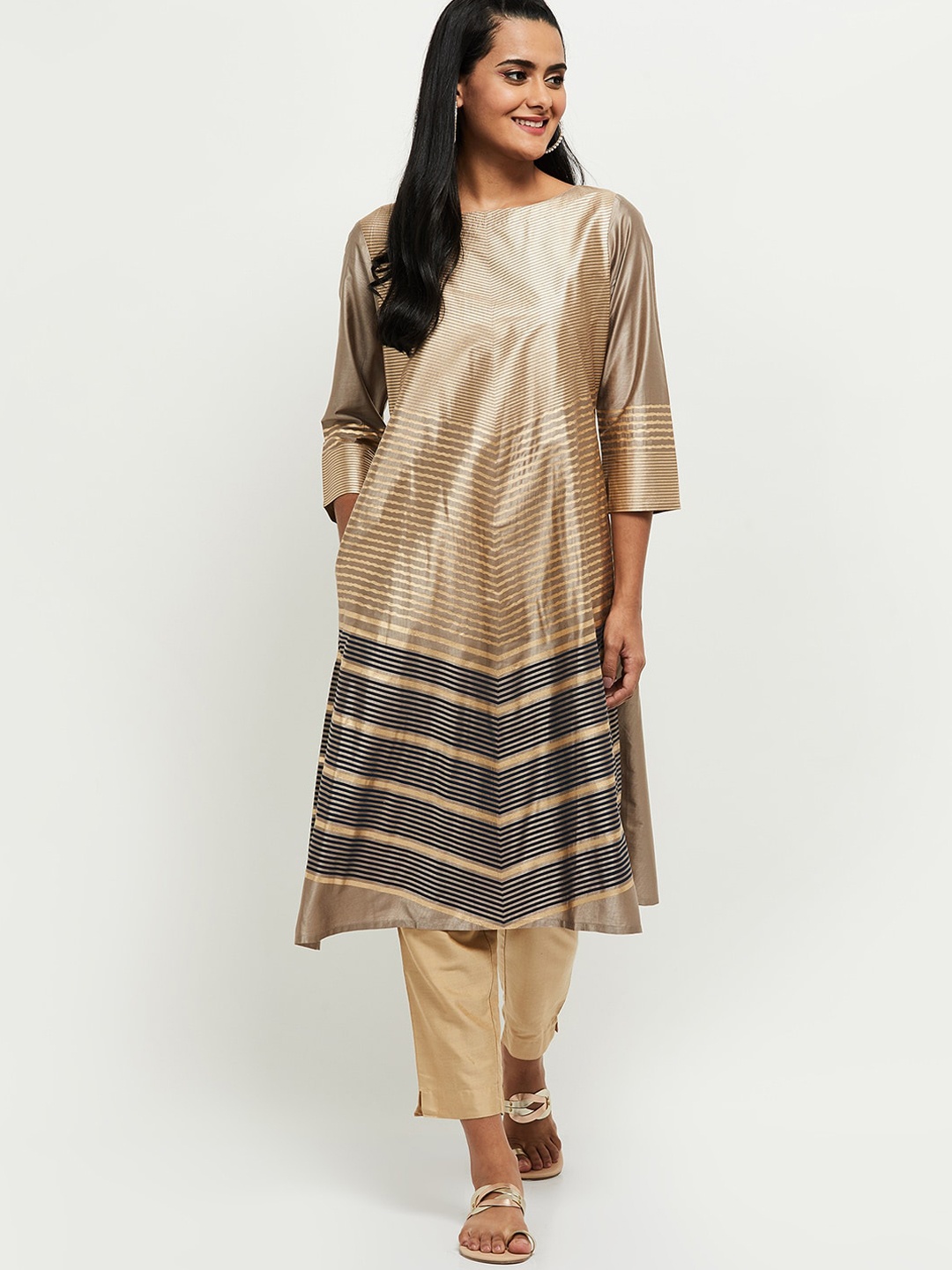 

max Women Gold-Toned & Black Printed Kurta