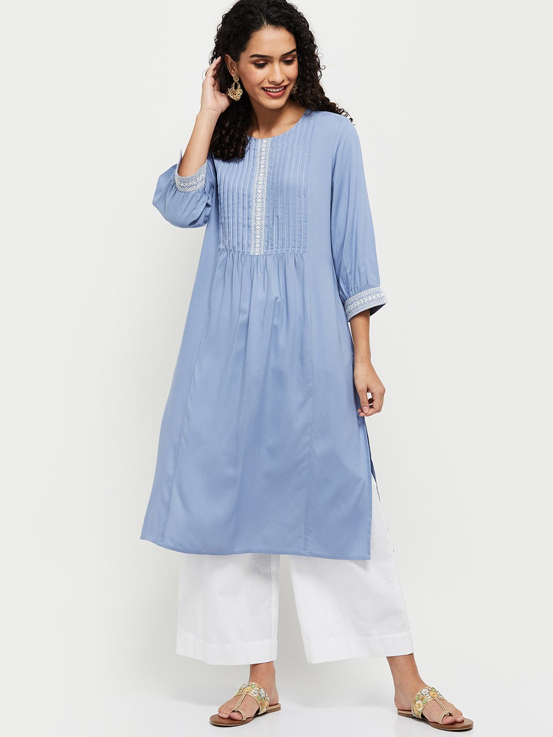 

max Women Blue Thread Work Kurta