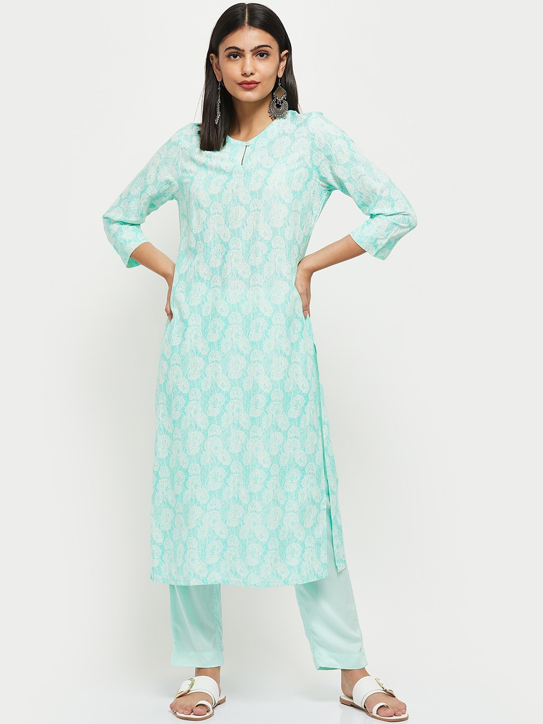 

max Women Green Floral Printed Kurta with Trousers