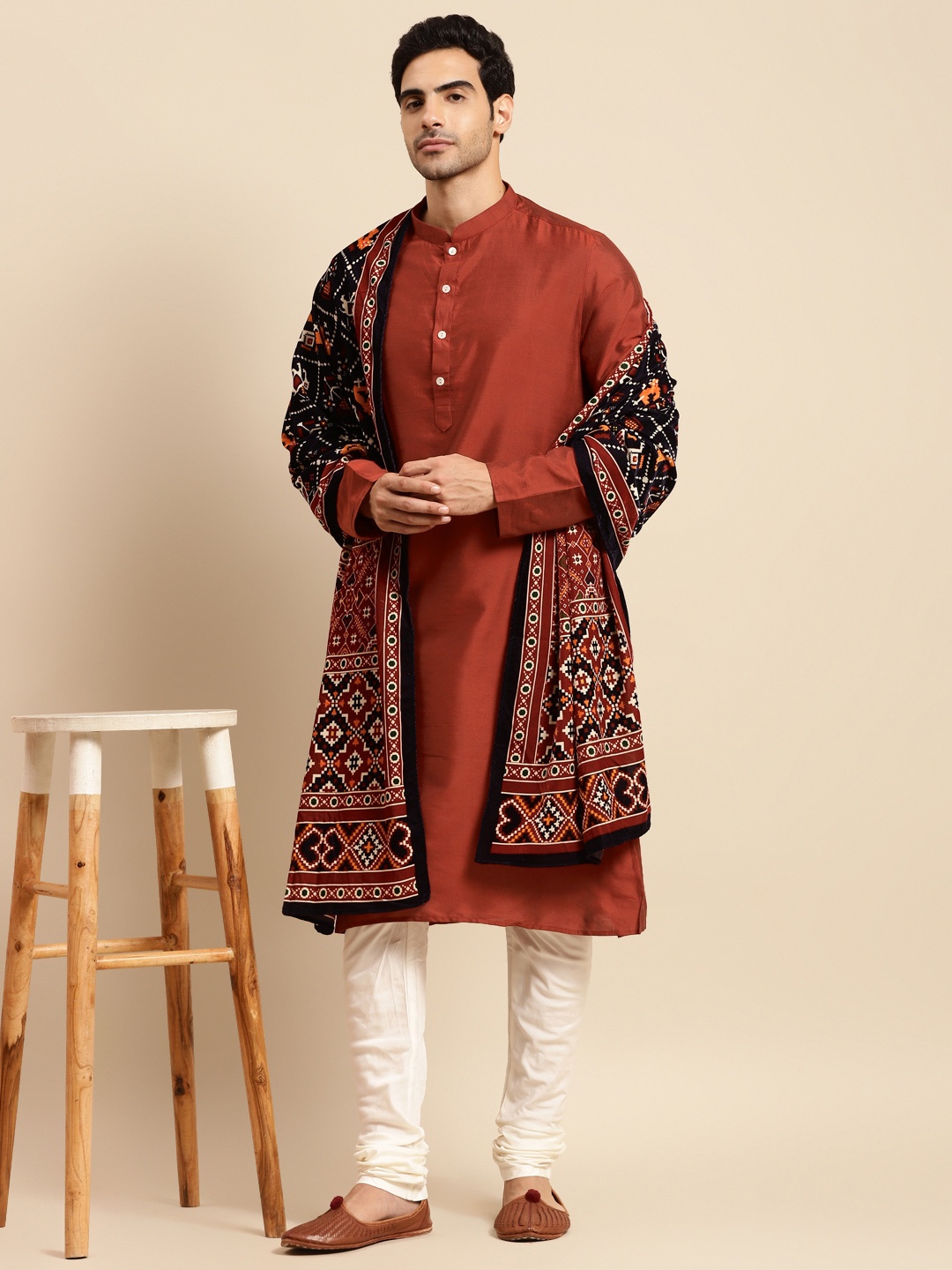 

KISAH Men Red & White Kurta with Churidar & Shawl