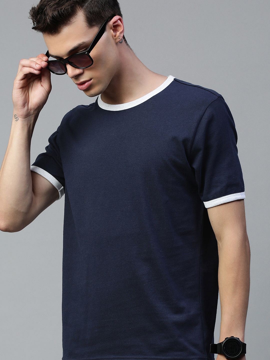 

Huetrap Men Navy Blue Solid Round Neck Short Sleeves T-shirt