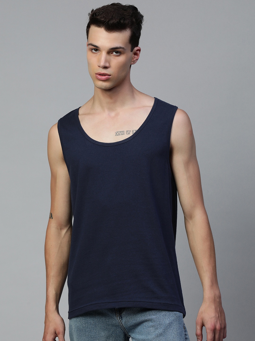 

Huetrap Men Navy Blue Solid Round Neck Short Sleeves T-shirt