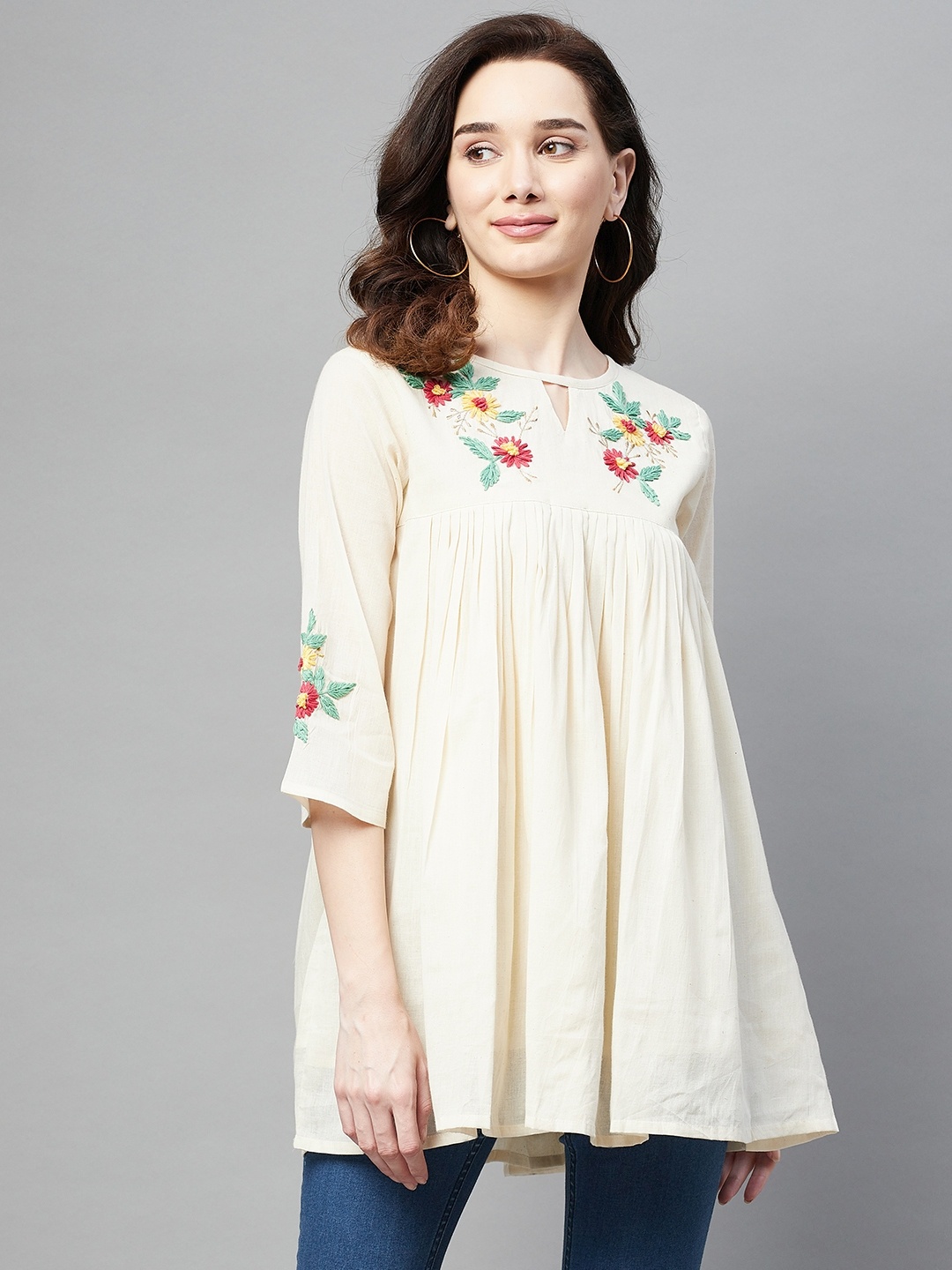 

Aarika Women Cream-Coloured & Green Pure Cotton Floral Embroidered Top