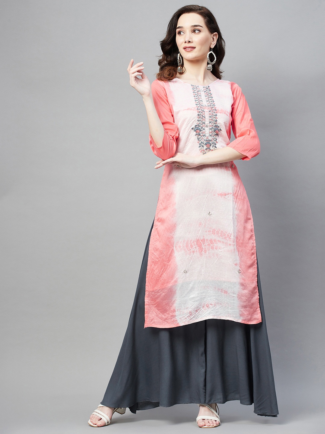 

Aarika Women Peach-Coloured Ethnic Motifs Dyed Thread Work Kurta