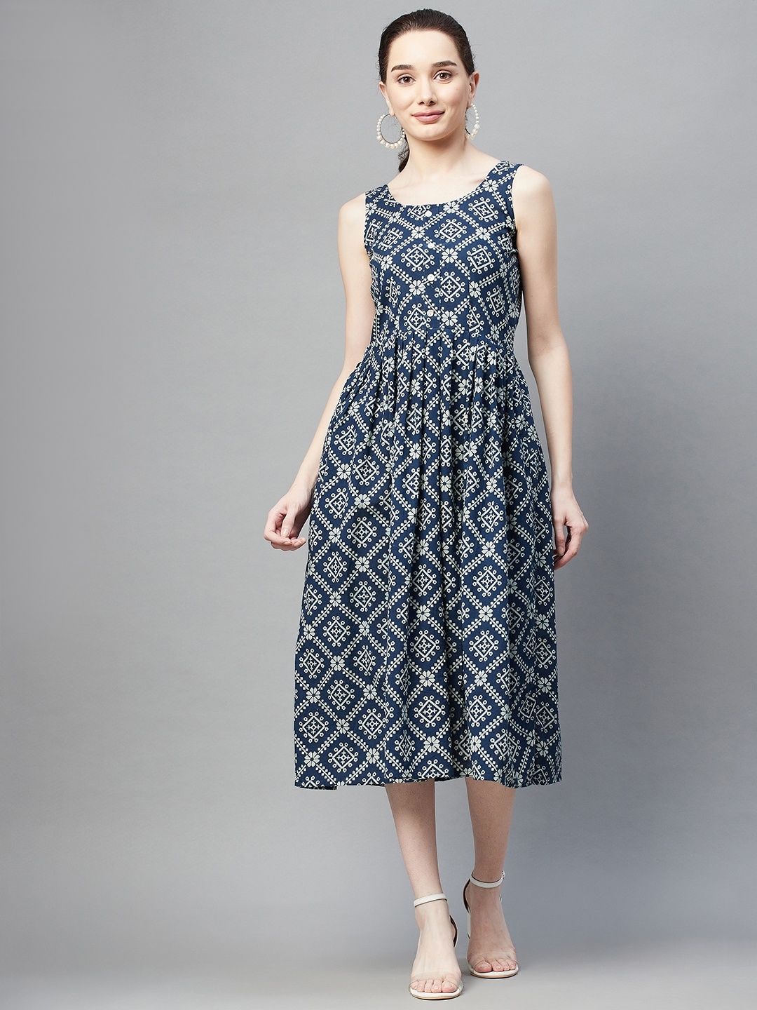 

Aarika Women Blue & Off-White Pure Cotton Geometric Print Fit & Flare Dress with Shrug
