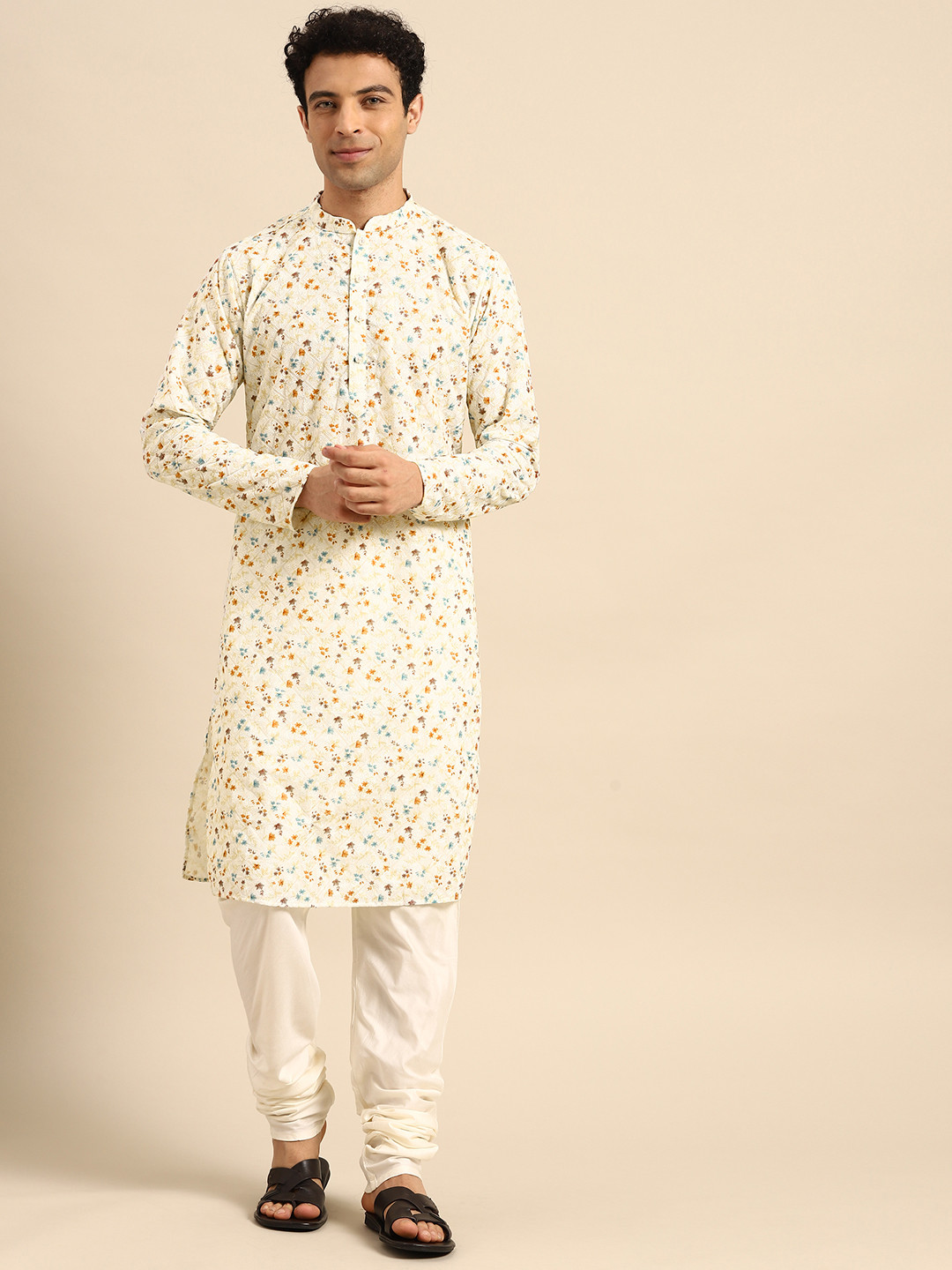 

KISAH Men White Floral Embroidered Kurta with Churidar