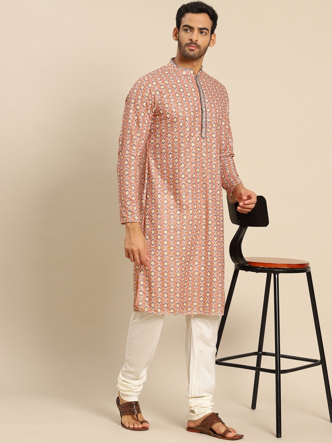

KISAH Men Peach-Coloured Printed Kurta with Churidar
