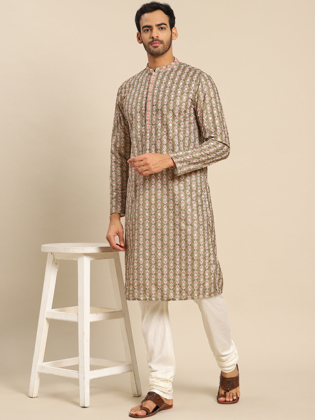 

KISAH Men Olive Green Printed Kurta with Churidar