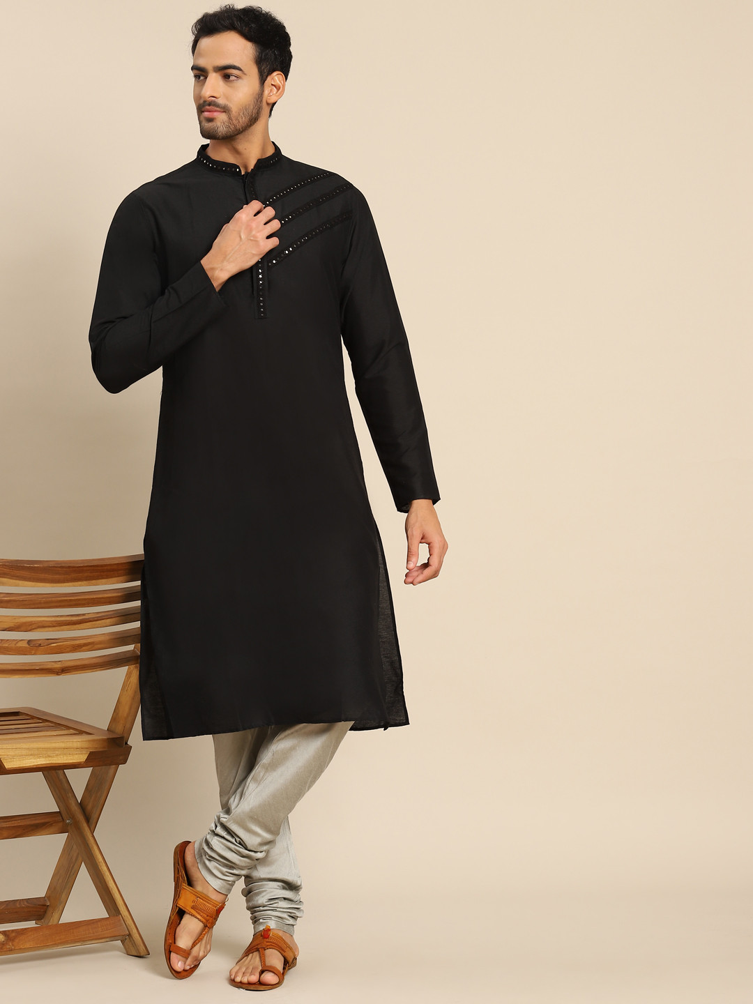 

KISAH Men Black Kurta with Churidar
