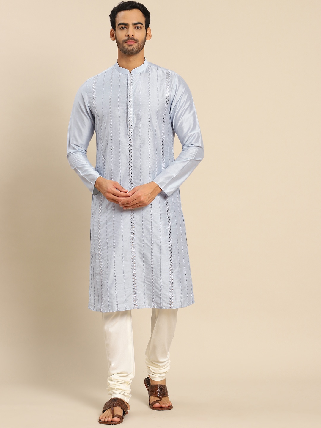 

KISAH Men Blue Embroidered Thread Work Kurta with Churidar