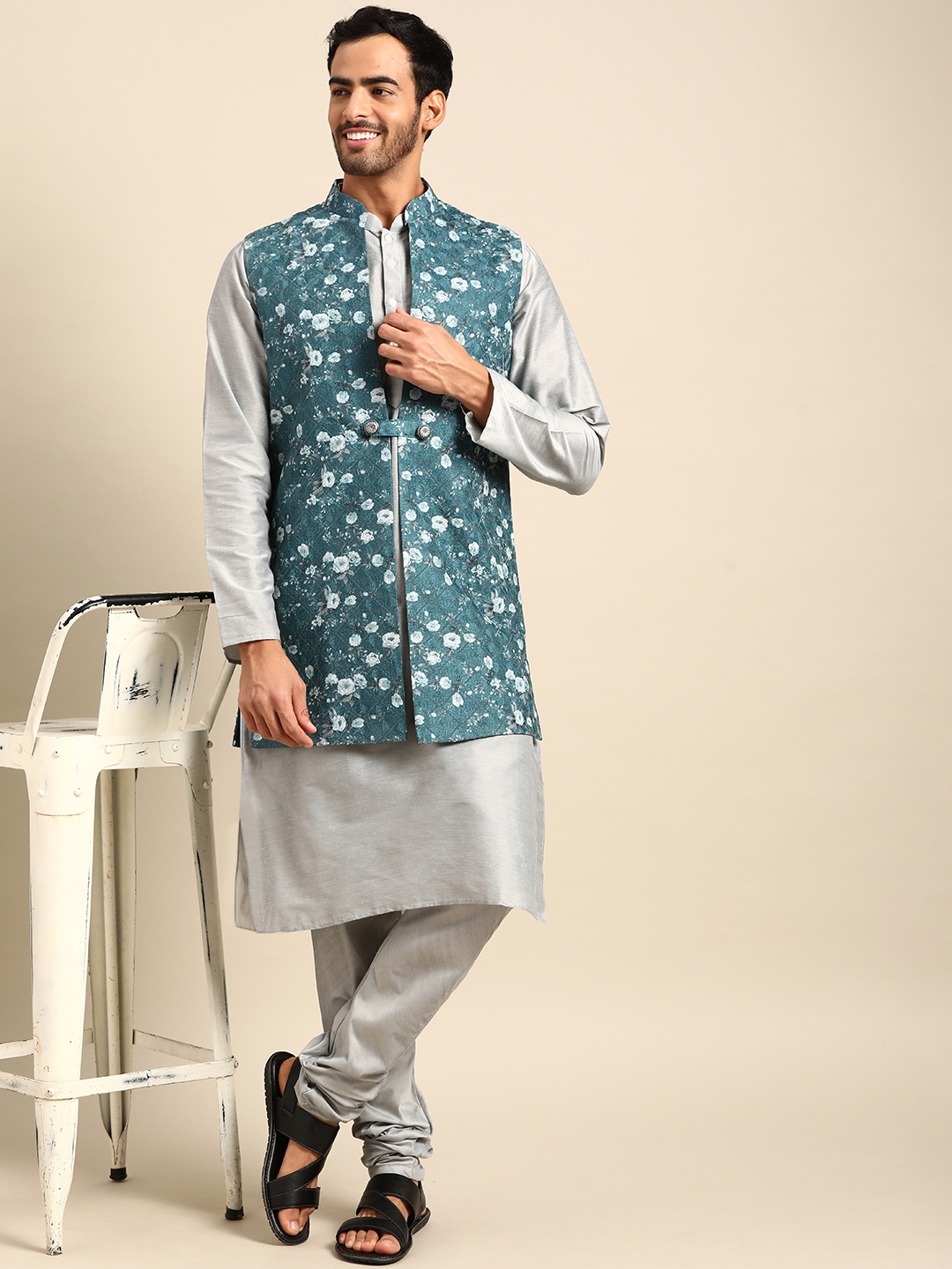 

KISAH Men Turquoise Blue Floral Embroidered Thread Work Kurta with Churidar