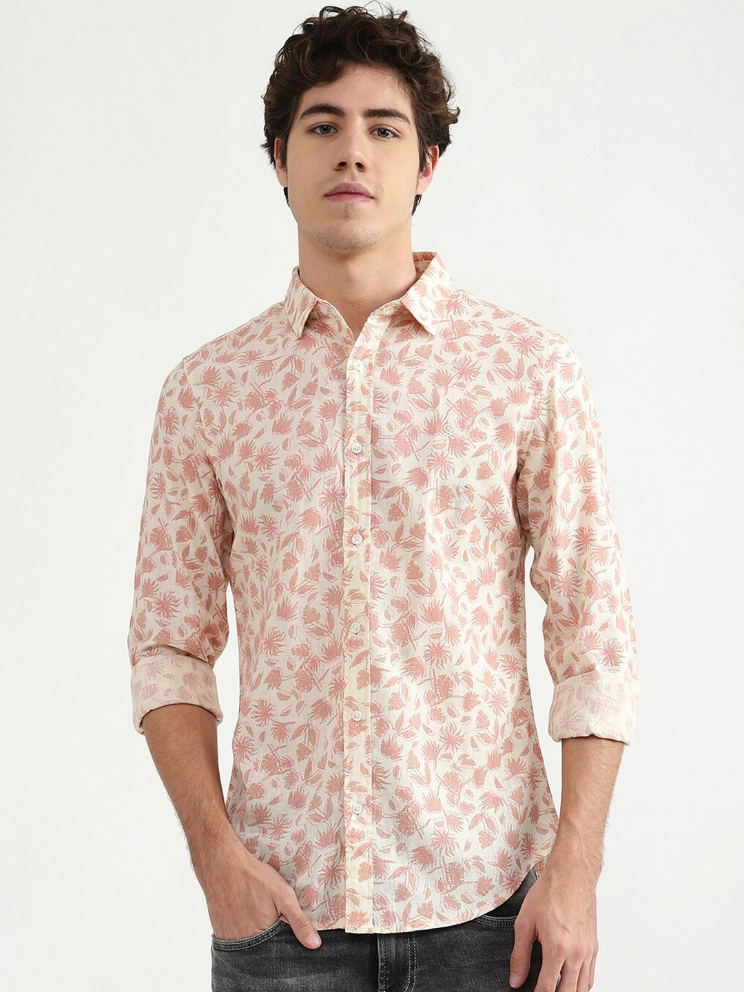 

United Colors of Benetton Men Pink Floral Printed Casual Shirt
