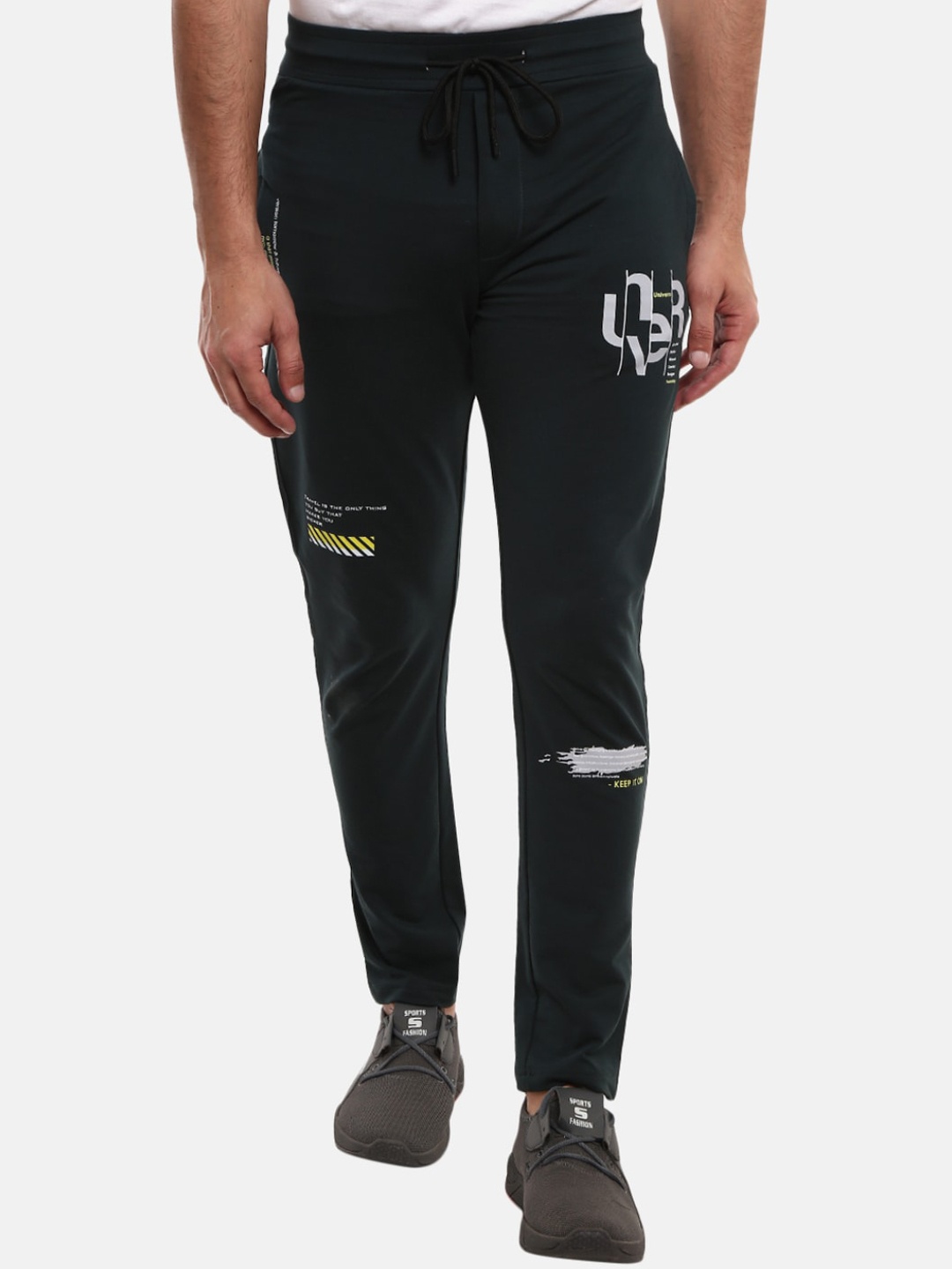 

V-Mart Men Solid Trackpant, Black