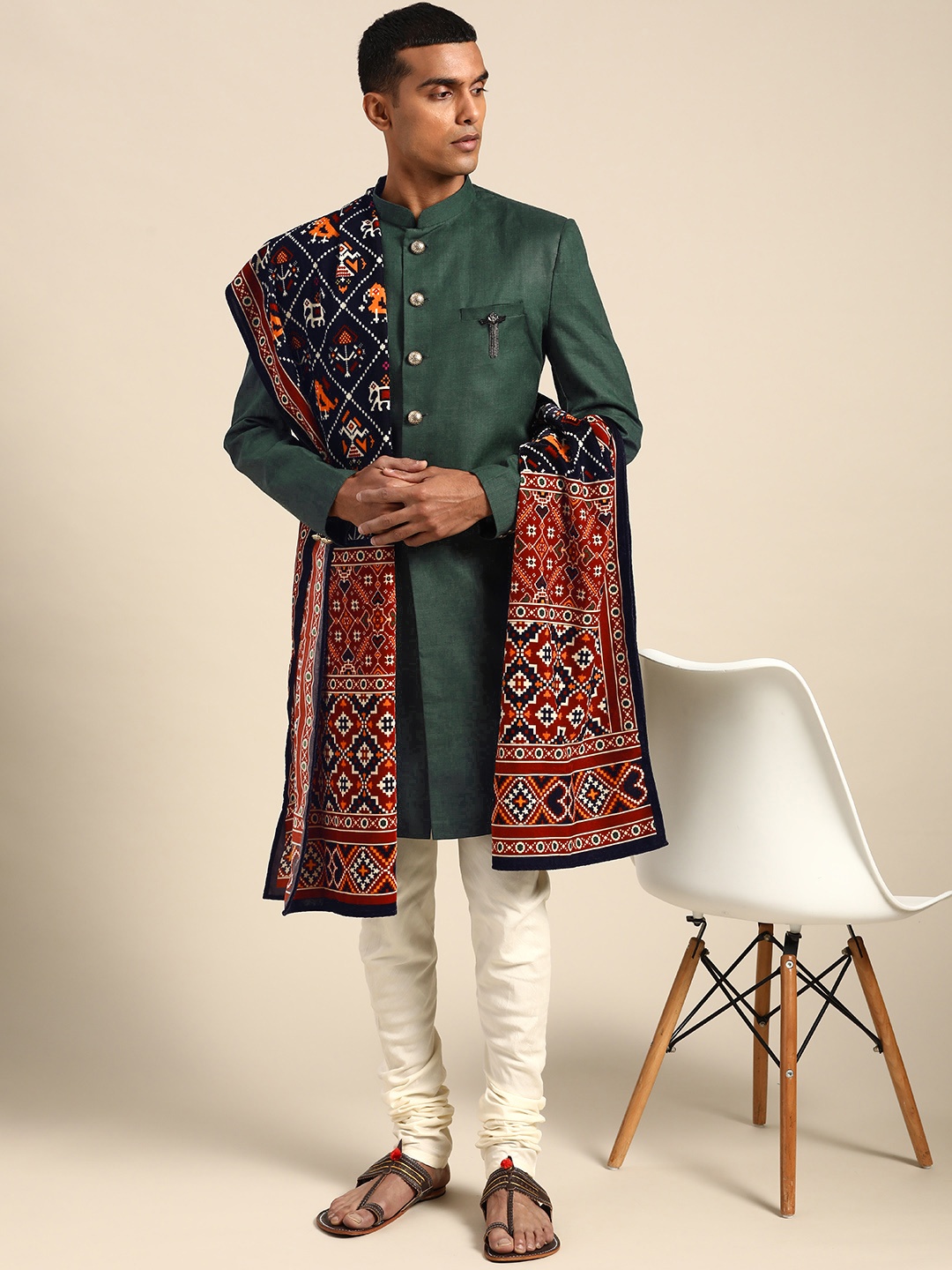 

KISAH Men Green Solid Indowestern Sherwani with Dupatta