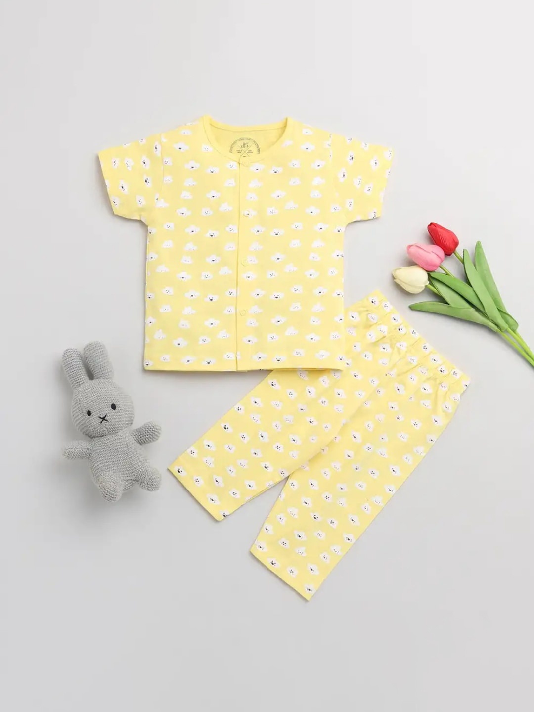 

Clt s Unisex Kids Yellow & White Printed Night suit