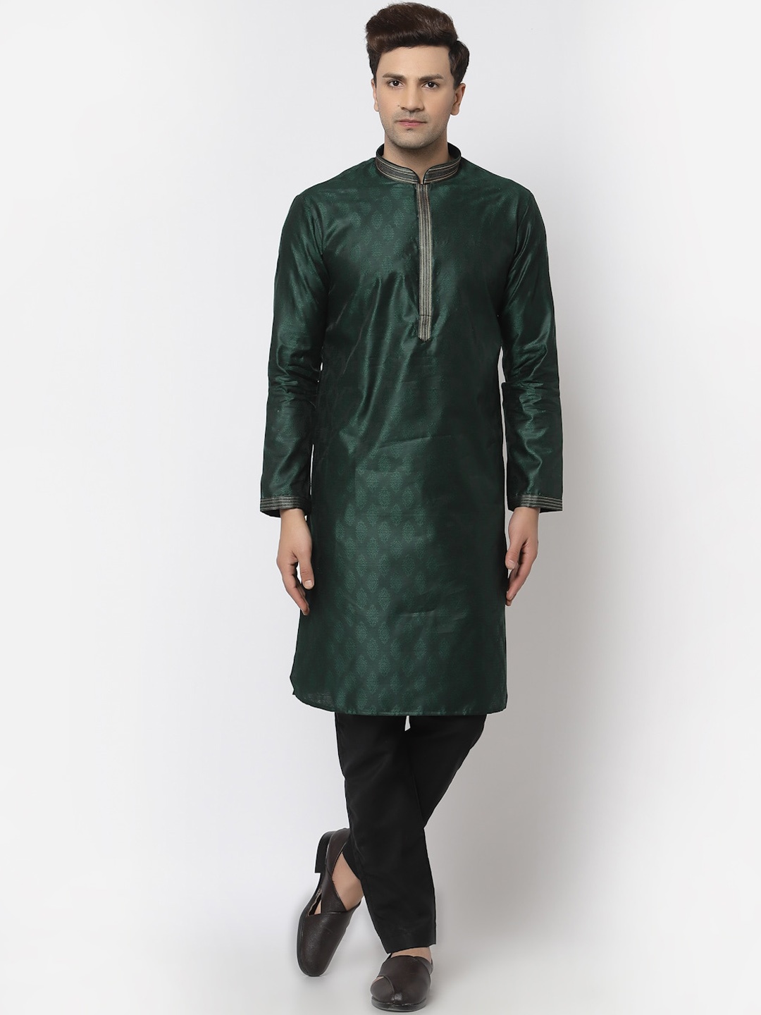 

Chitwan Mohan Men Green Kurta with Pyjamas