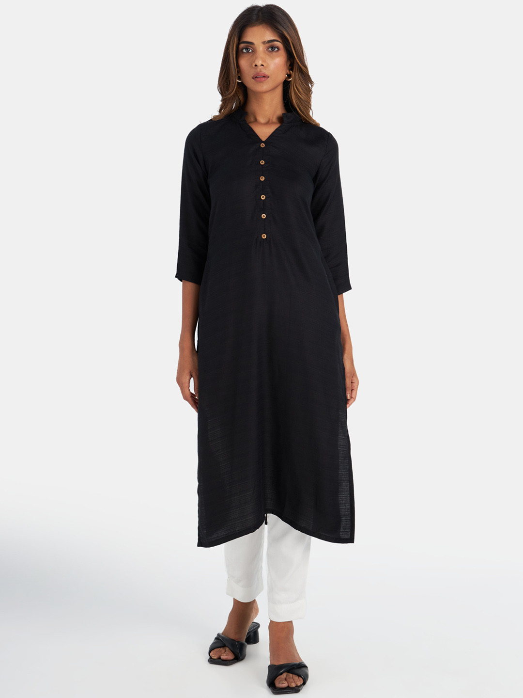 

Suta Women Black Kurta with Trousers