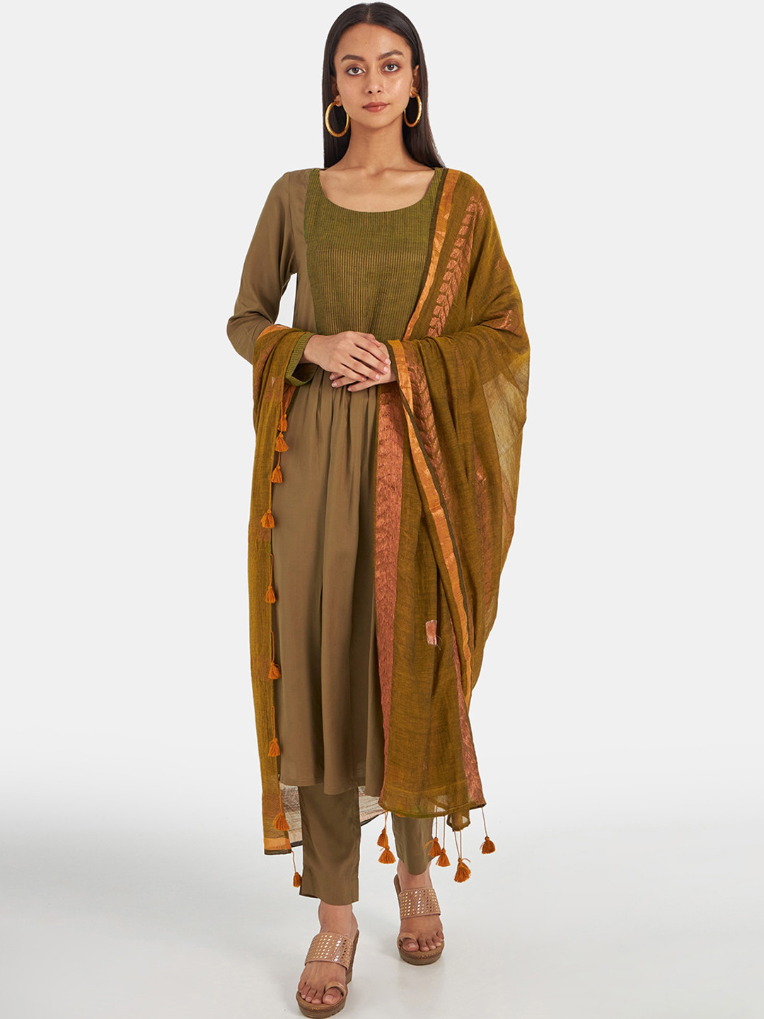 

Suta Women Olive Green Kurta with Trousers & With Dupatta
