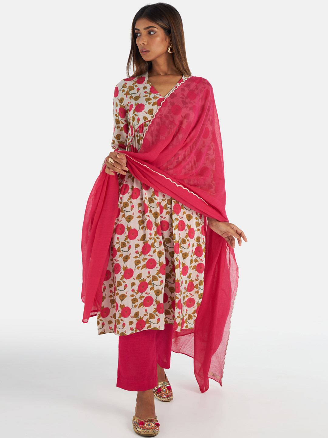 

Suta Women Off White Ethnic Motifs Printed Liva Kurta with Palazzos & With Dupatta