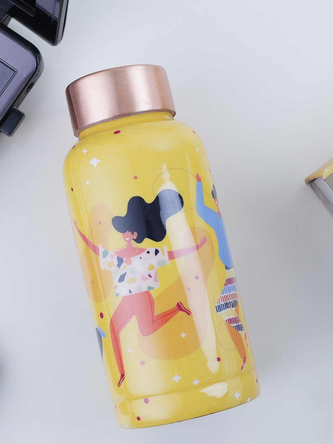

HomeTown Yellow & Copper-Toned Printed Water Bottle