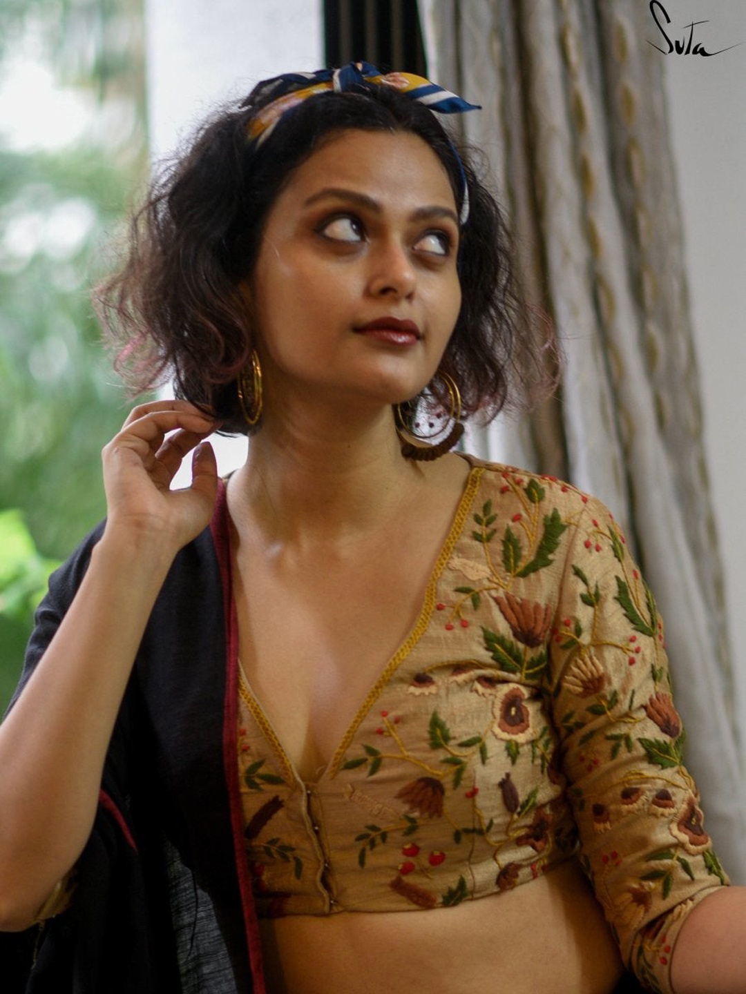 

Suta Women Beige & Green Hand Embroidered Readymade Saree Blouse