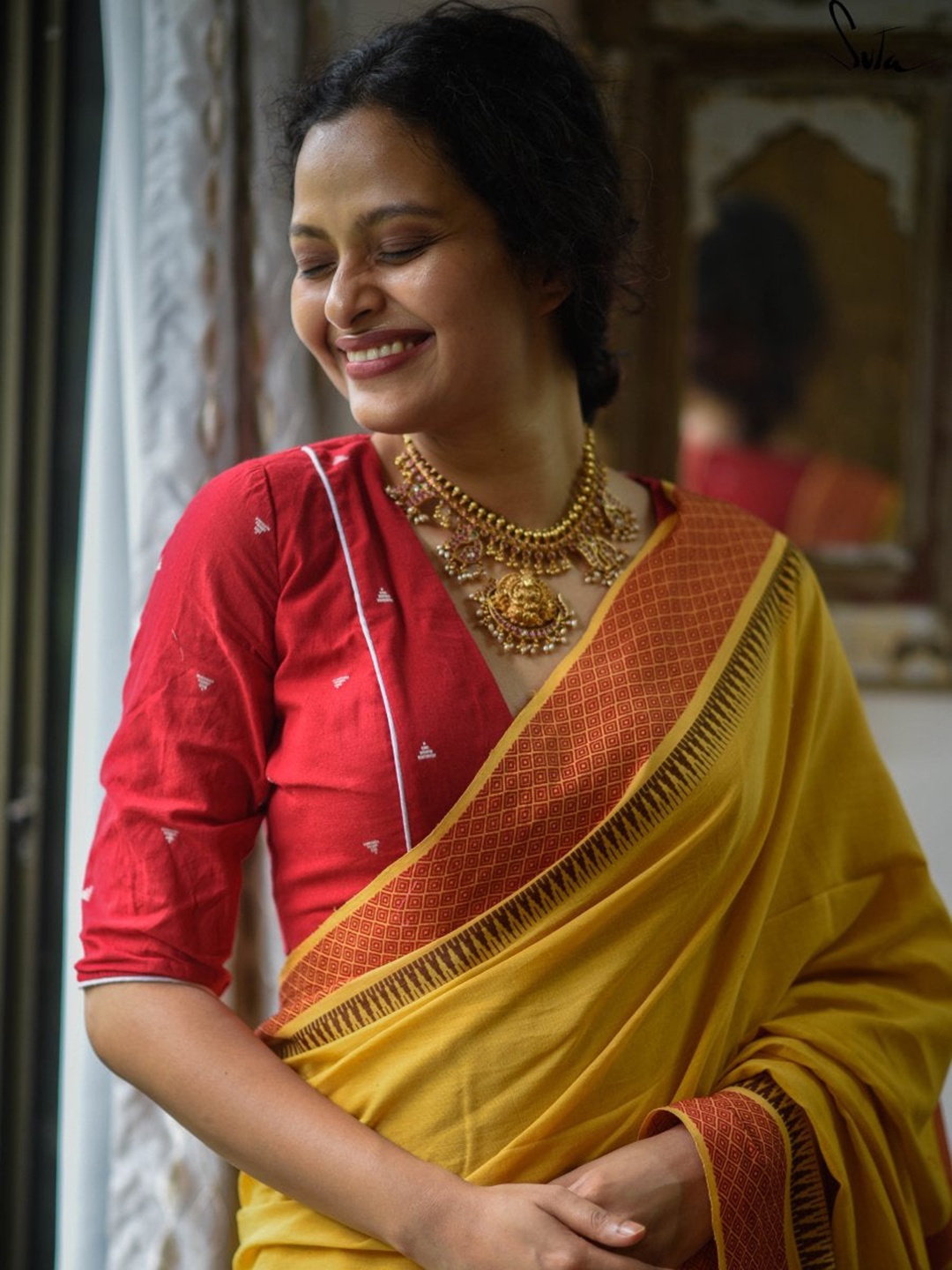 

Suta Red & White Woven-Design Cotton Saree Blouse