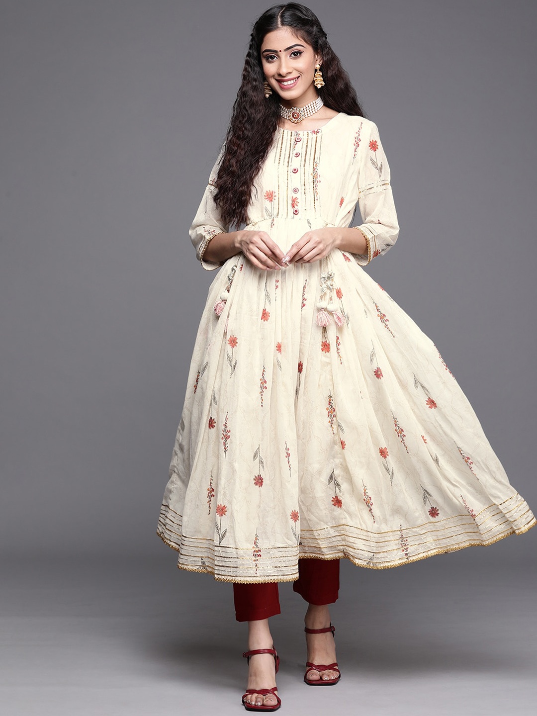 

KSUT Women Cream-Coloured & Maroon Floral Printed Gotta Patti Indie Prints Anarkali Kurta