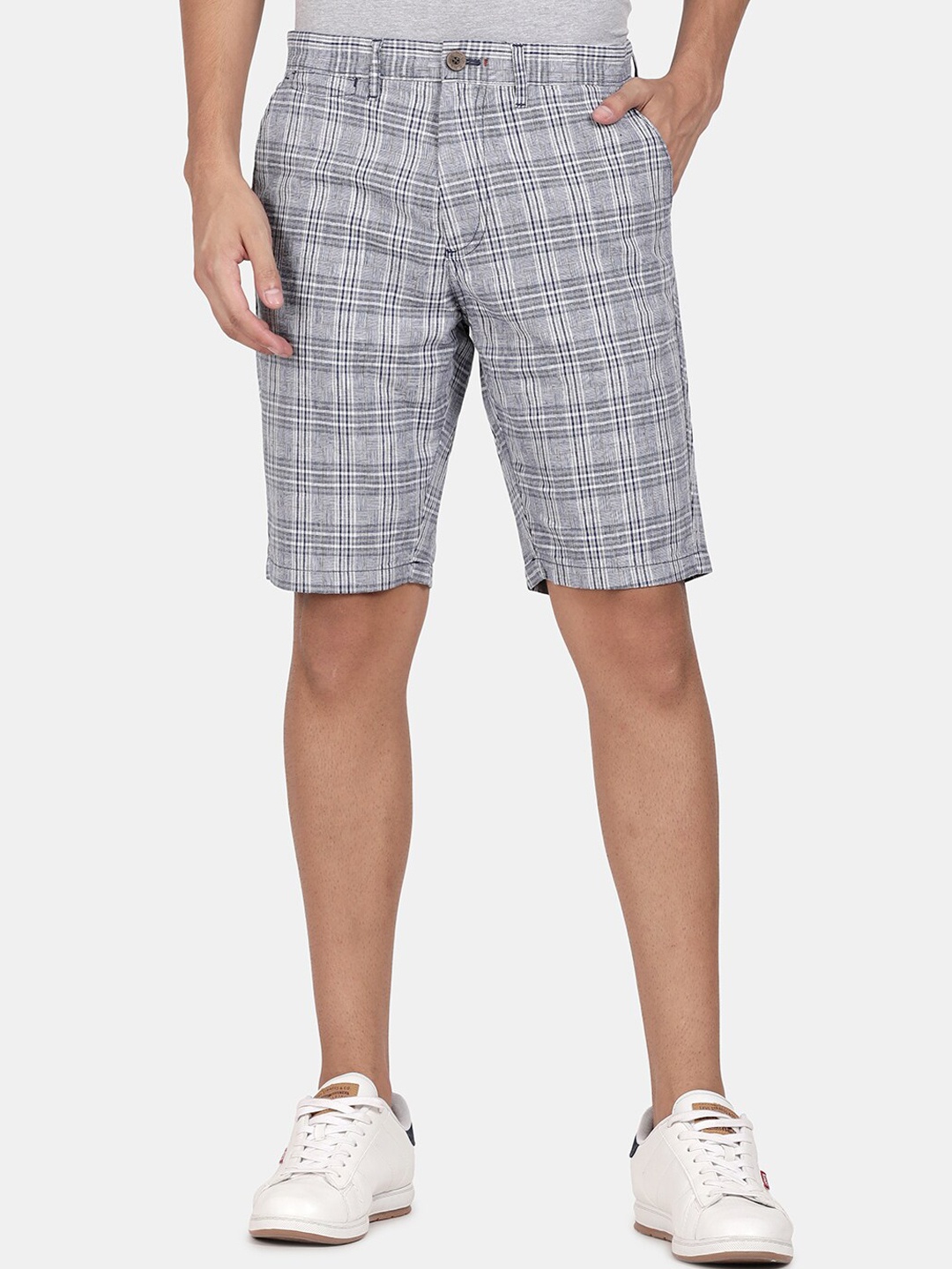 

t-base Men Navy Blue & White Checked Shorts
