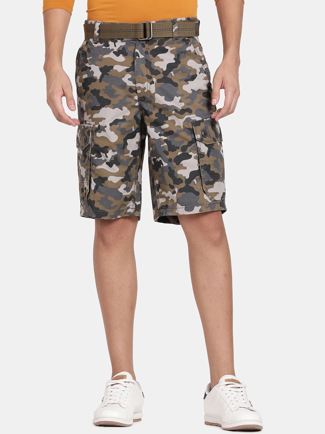 

t-base Men Grey Camouflage Printed Cargo Shorts