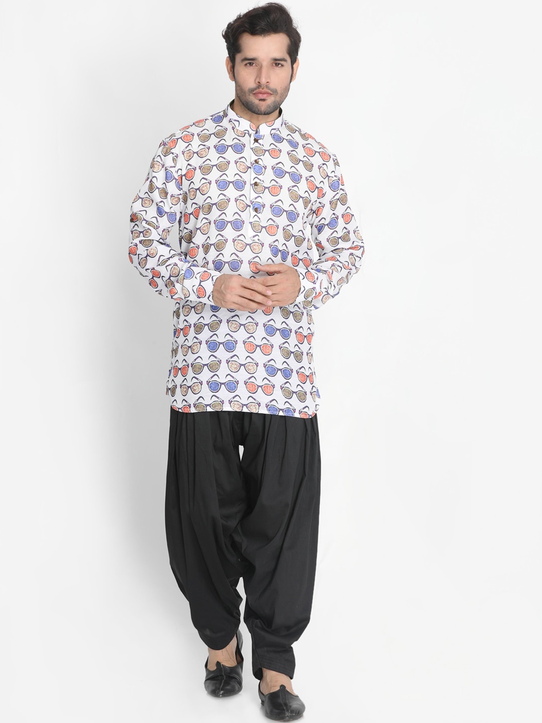 

VASTRAMAY Men White & Black Printed Kurta with Patiala