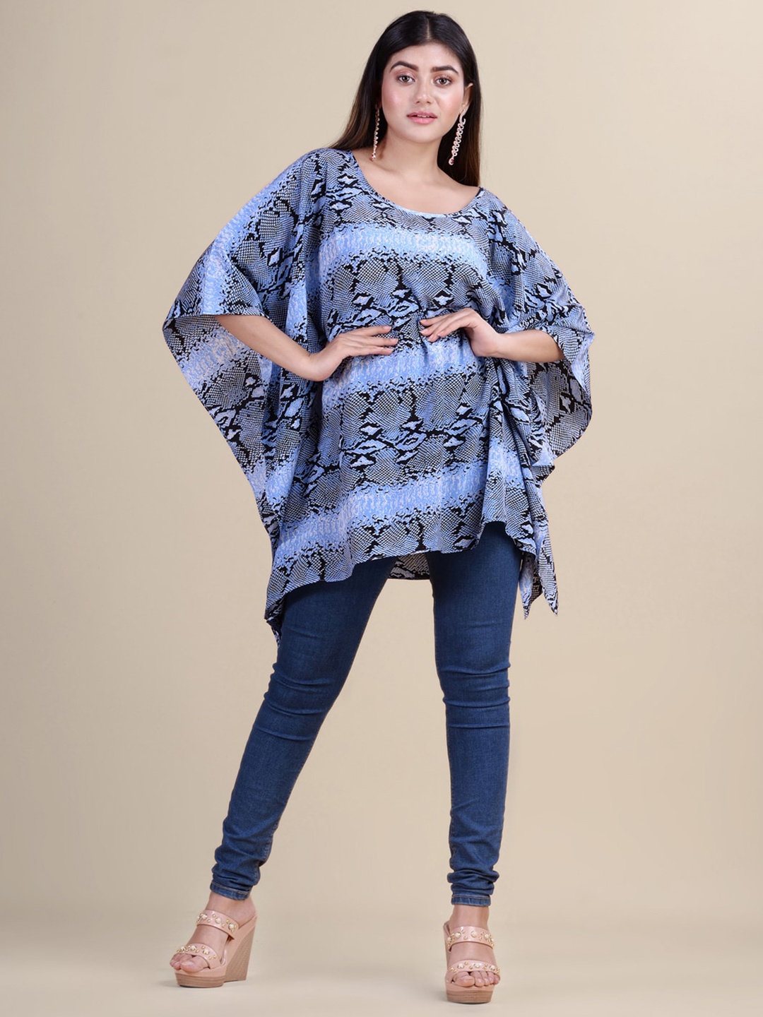 

Laa Calcutta Black & Blue Printed Georgette Kaftan Tunic