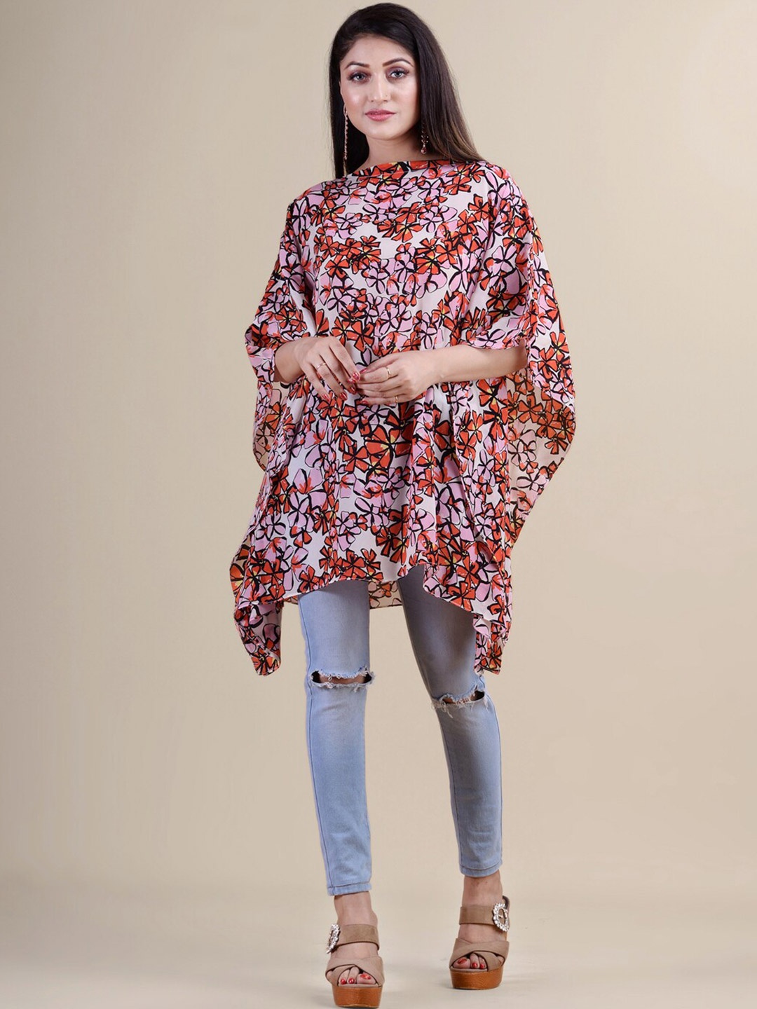 

Laa Calcutta White & Pink Boat Neck Floral Printed Georgette Kaftan Tunic