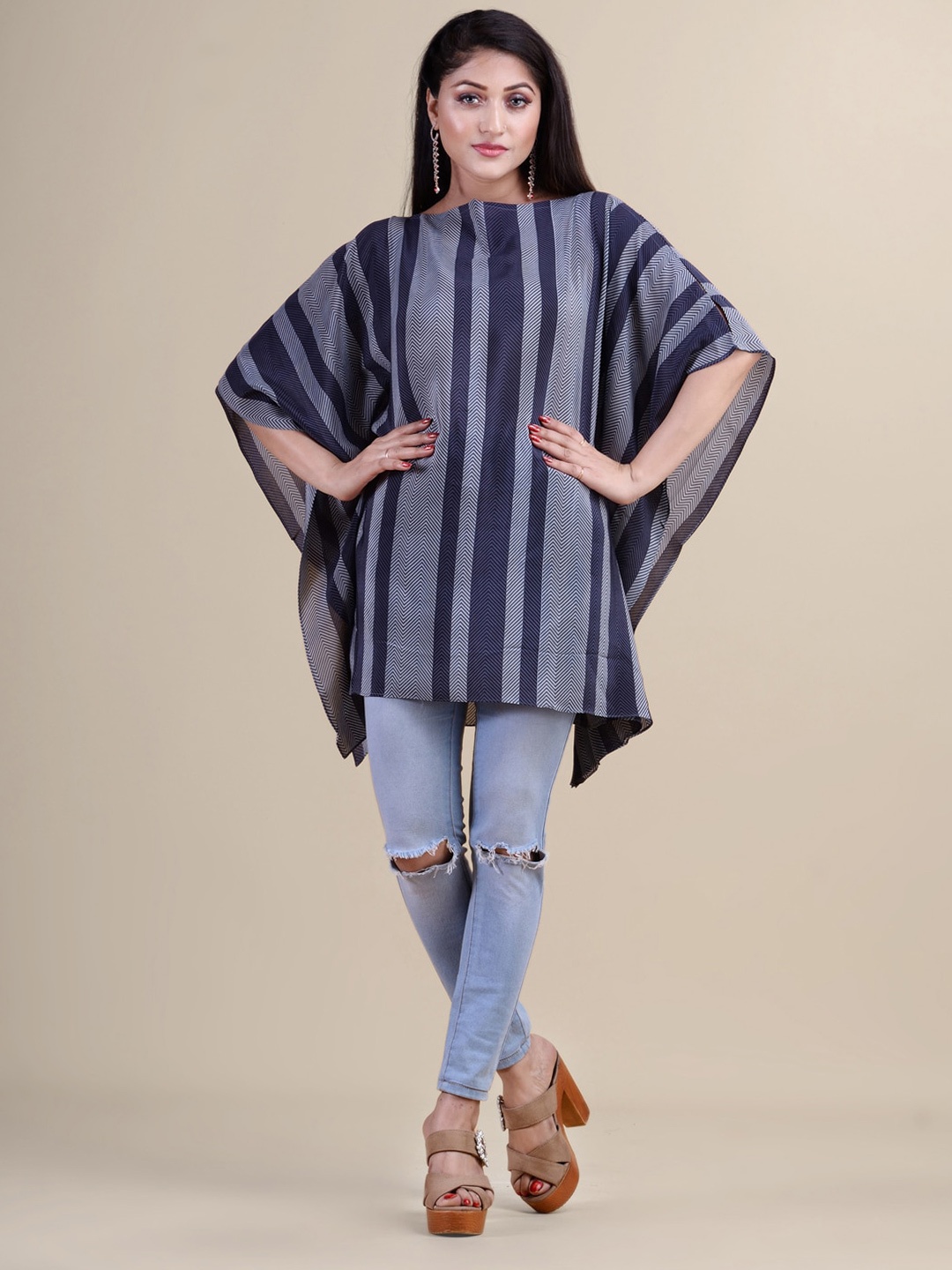 

Laa Calcutta Women Grey Boat Neck Striped Kaftan Tunic