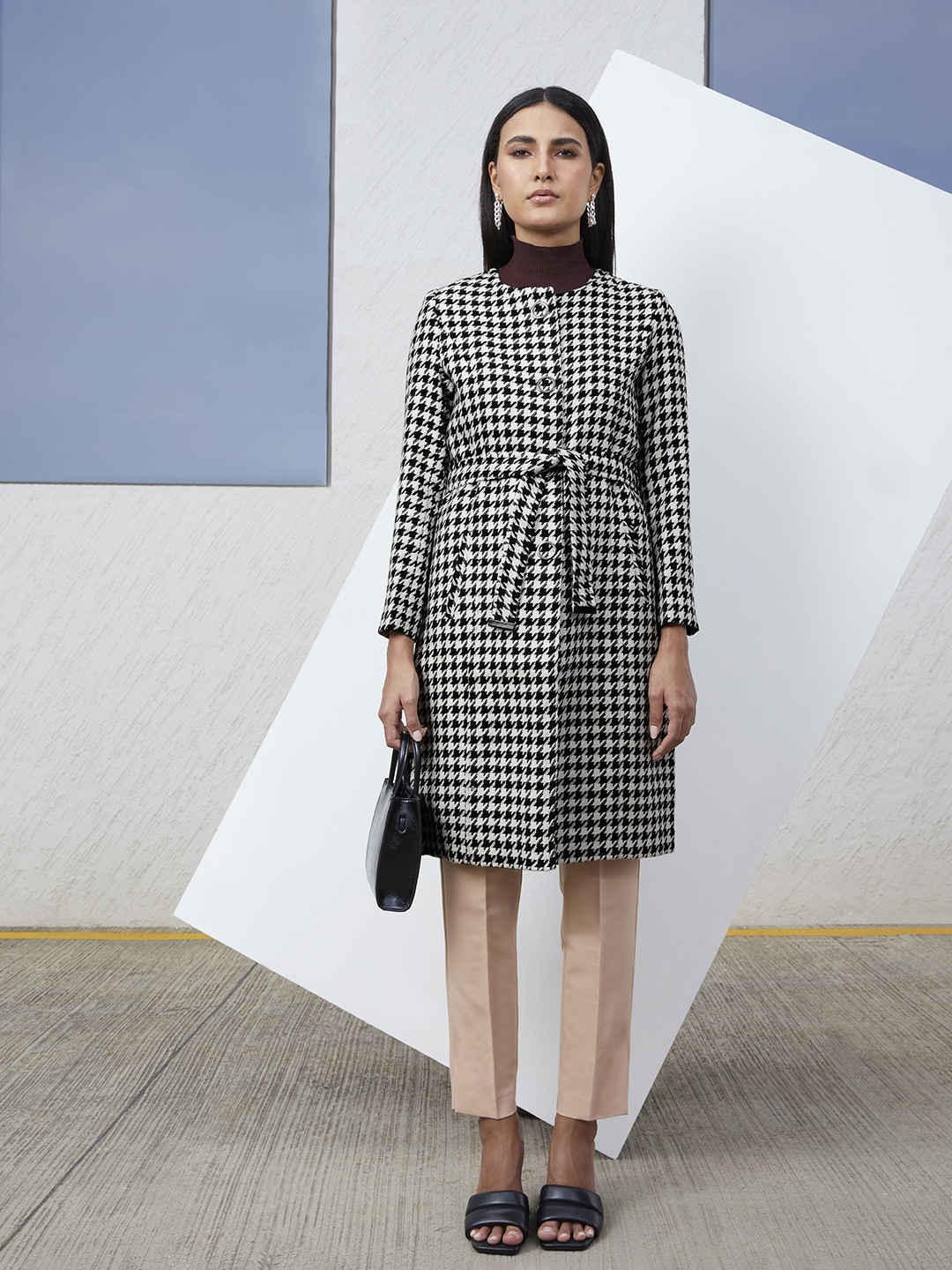 

Chemistry Black & White Houndstooth Longline Overcoat