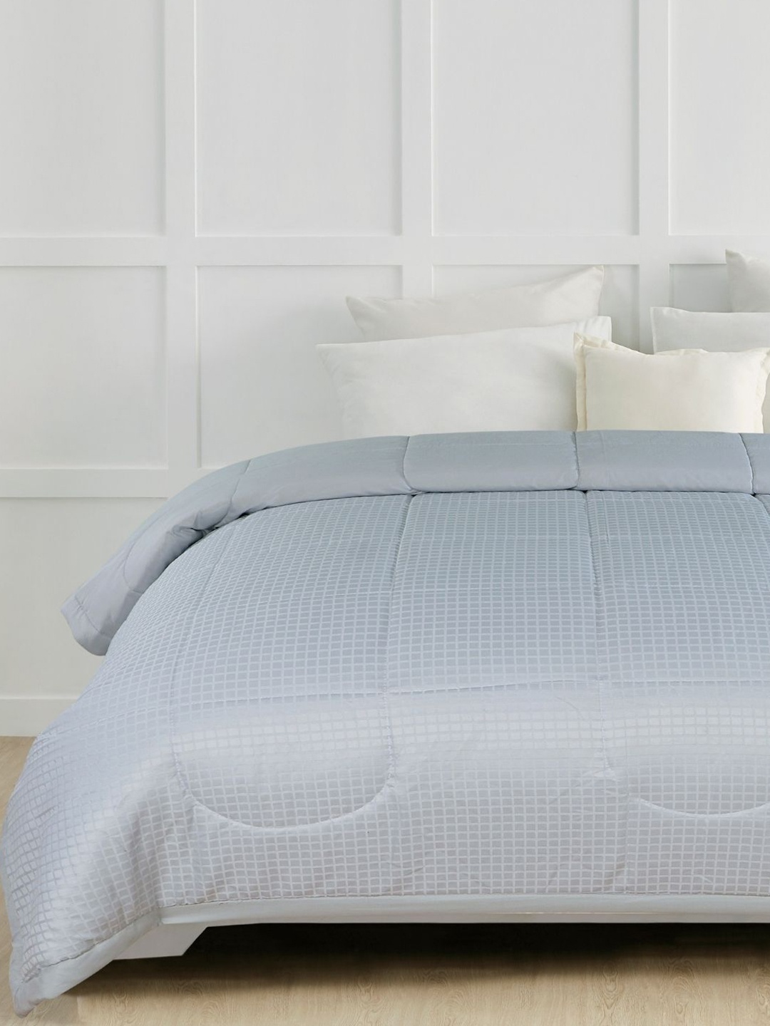 

A Homes Grace Silver-Toned Checked Microfiber AC Room 200 GSM Double Bed Comforter