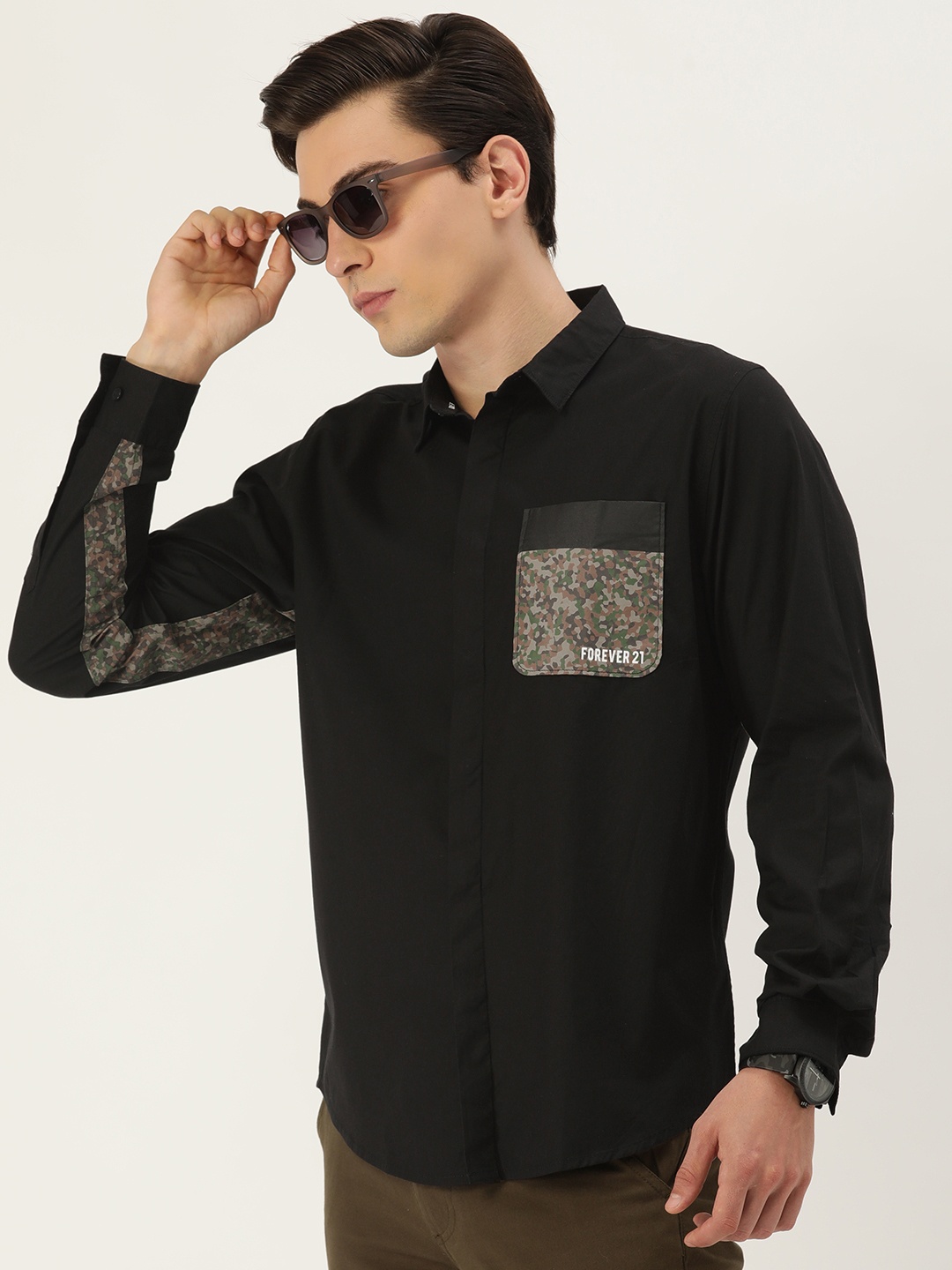

FOREVER 21 Men Black Solid Regular Fit Casual Shirt