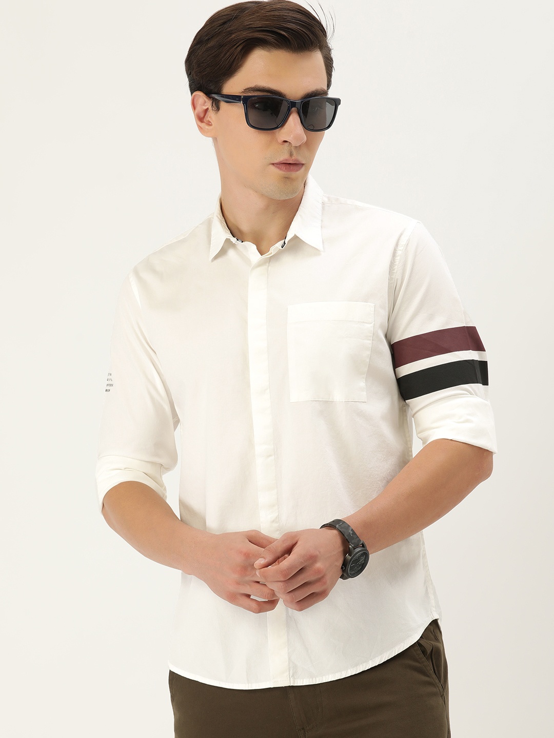 

FOREVER 21 Men Cream-Coloured Solid Regular Fit Casual Shirt With Print On Sleeves
