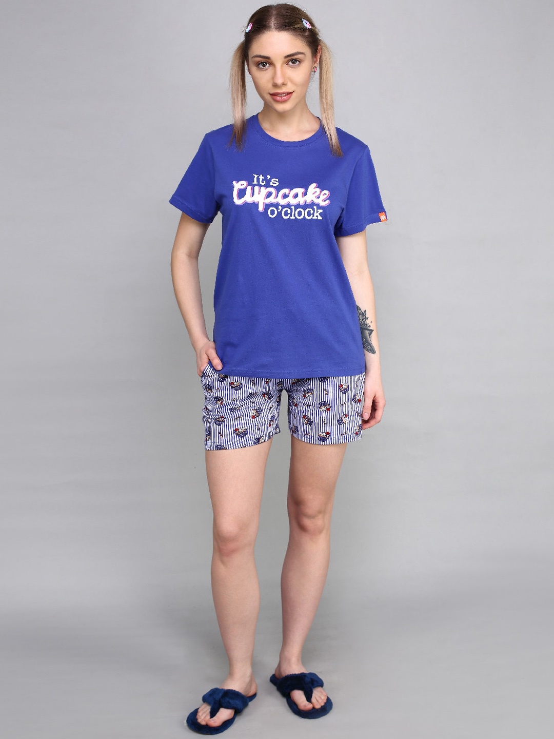 

evolove Women Blue & White Printed Pure Cotton Night suit