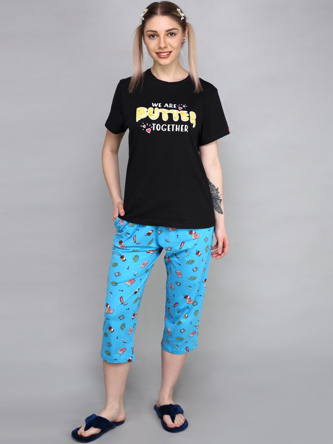 

evolove Women Black & Blue Printed Night suit