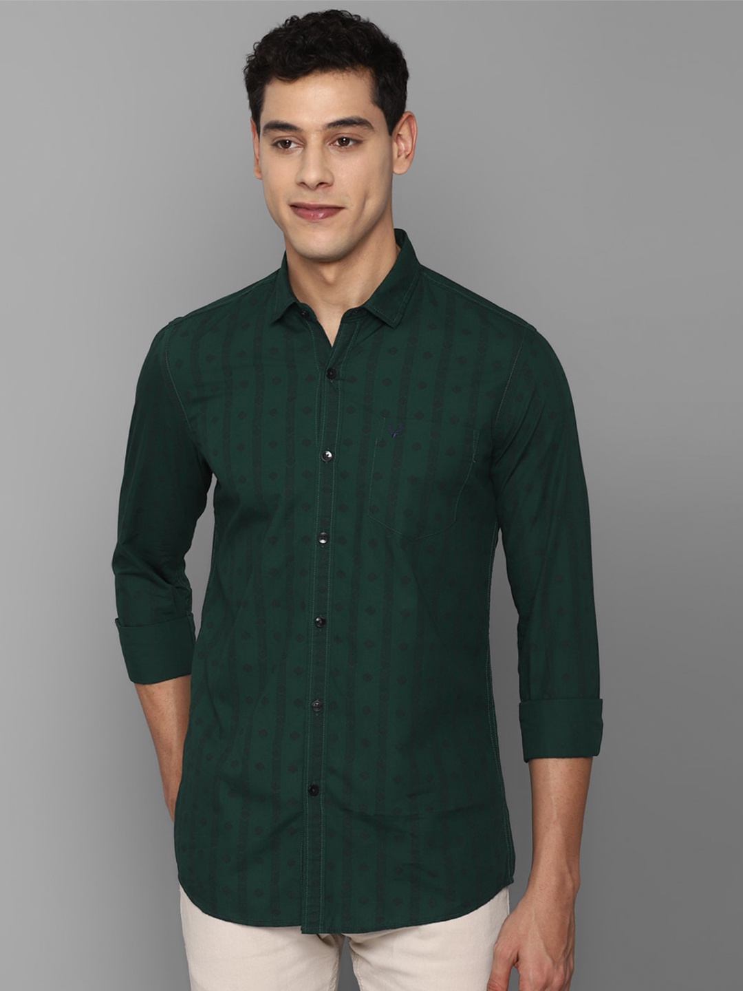 

Allen Solly Sport Men Green Striped Casual Shirt